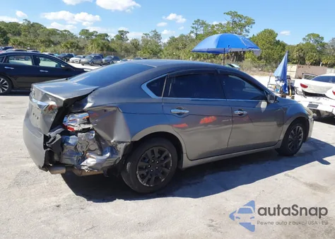 2015 Nissan Altima 2.5 z USA, uszkodzony, nr VIN 1N4AL3AP1FC271526